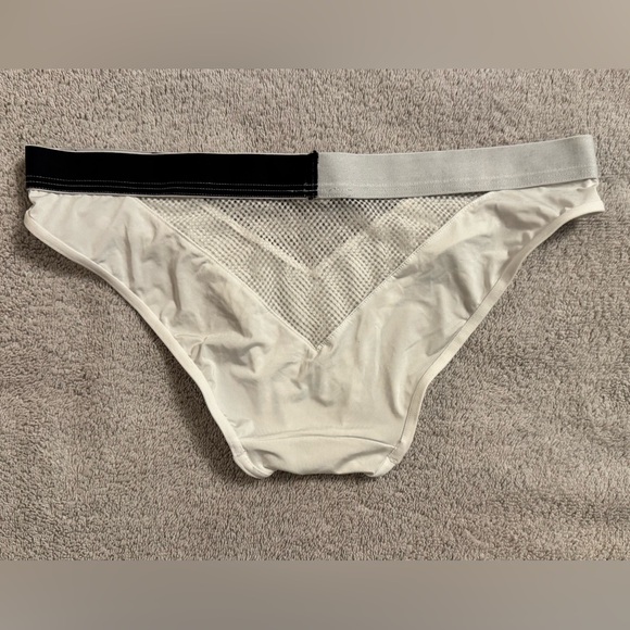 Calvin Klein ID Unlined High neck Bralette & Matching Unlined Bikini Panty - SM - Picture 7 of 8